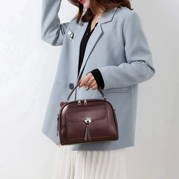 Shell-Shaped Women ' s Bag Fashion Simple Shoulder Bag Retro Messenger Bag Red Wine