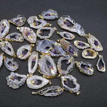 Нередовни естествен камък Ахат висулка е парче с позлатените ръба на колиета, бижута за жени камък занаят случаен цвят