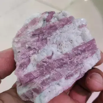 Естествен червен турмалин rought камък рубеллит камъни, кристални образци