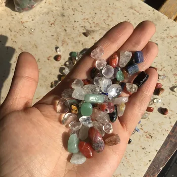 Естествени Смесени Минерални Crystal Полирани Скъпоценни Камъни Чакъл Камъни За Аквариума Изцеление Рейки Спад Мини Бижута